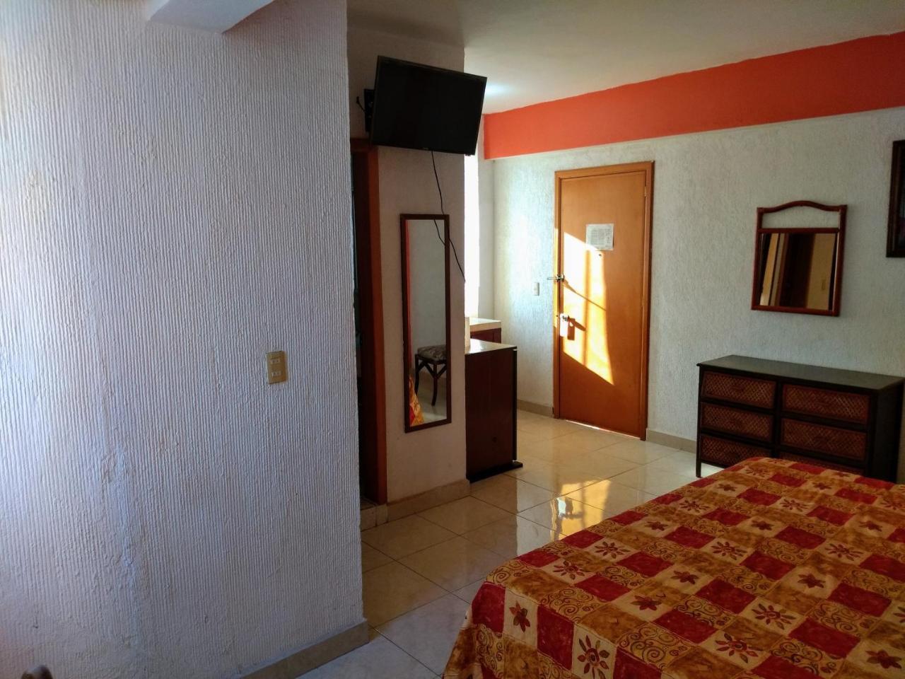 Hotel Sol Del Pacifico Lázaro Cárdenas Buitenkant foto